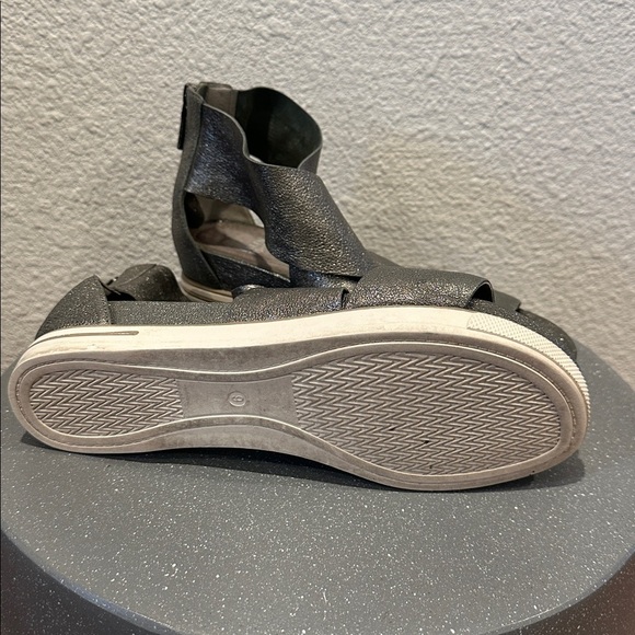 Eileen Fisher - Metallic Strappy Sandals - Picture 6 of 6